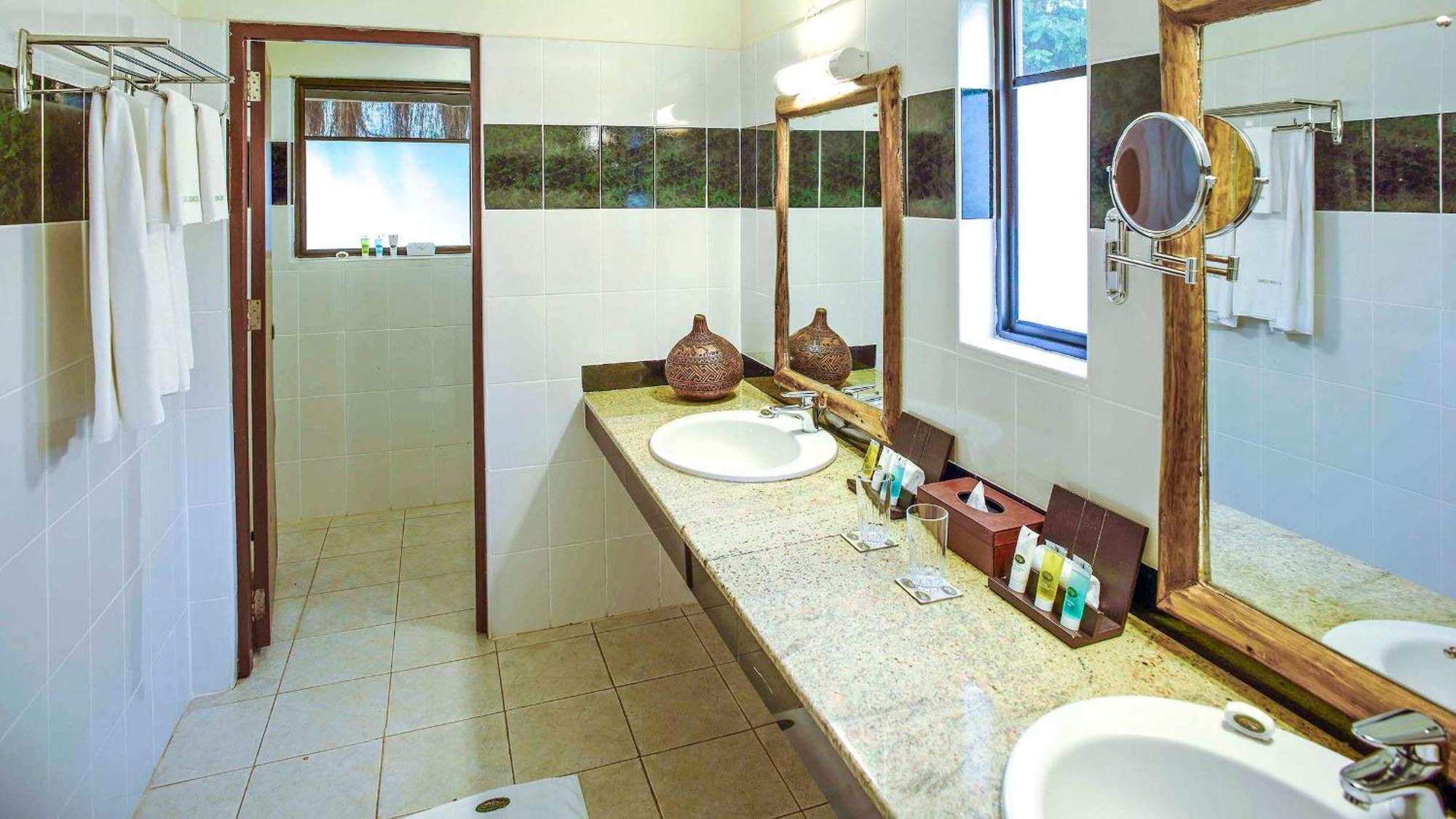 Paraa Safari Lodge Bagian luar foto