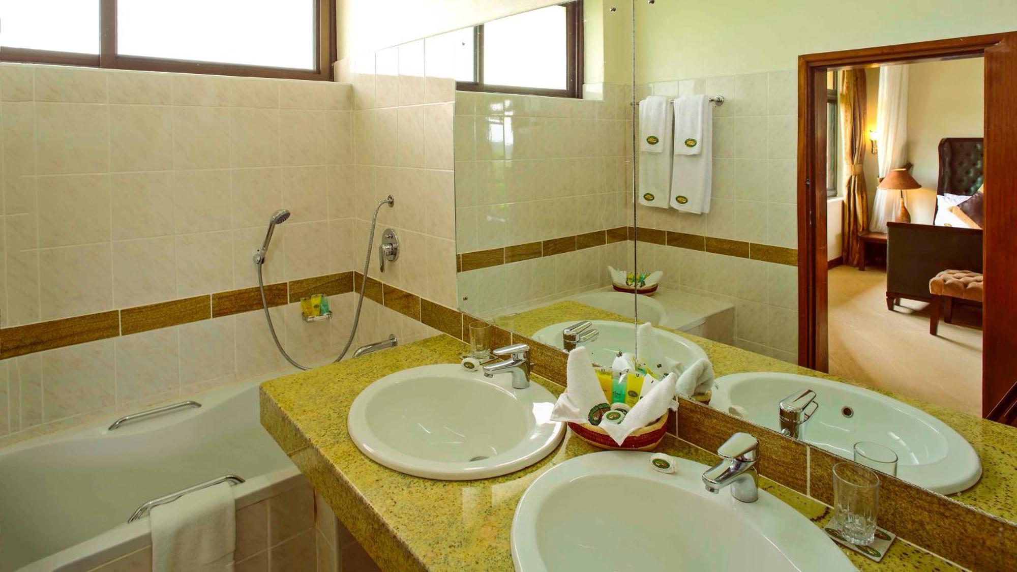 Paraa Safari Lodge Bagian luar foto