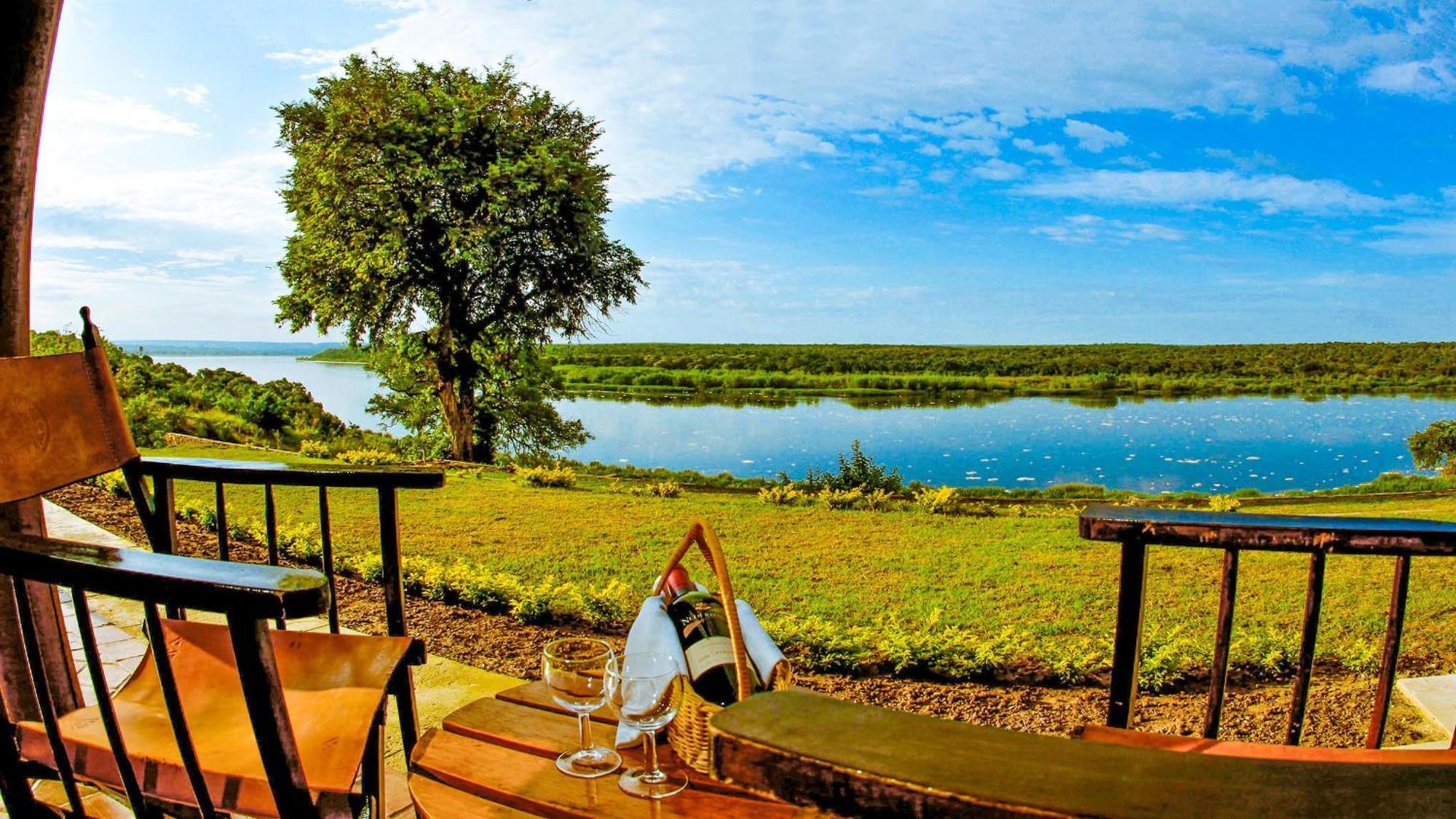 Paraa Safari Lodge Bagian luar foto