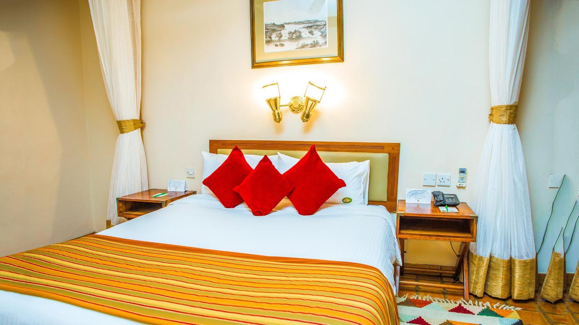 Paraa Safari Lodge Bagian luar foto