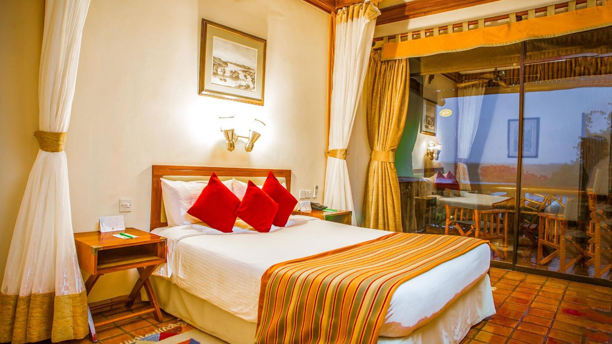 Paraa Safari Lodge Bagian luar foto